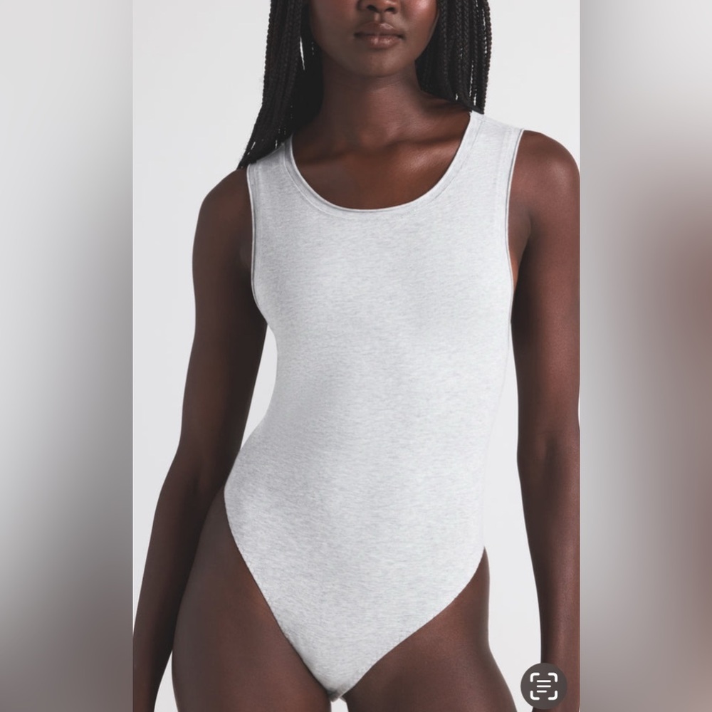 NWT-SKIMS-COTTON JERSEY SCOOP NECK BODYSUIT